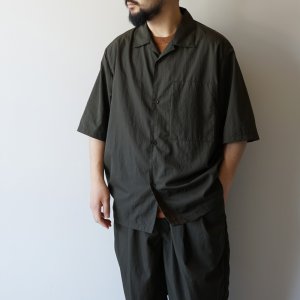 画像: STILL BY HAND - Nylon open collar shirt / Dark Olive