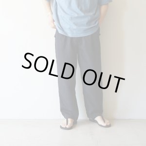 画像: ●20%OFF●[size44のみ] STILL BY HAND - Draped training pants / Dark Navy
