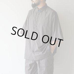 画像: STILL BY HAND - Nylon regular collar shirt / Charcoal Brown