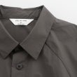 STILL BY HAND - Nylon regular collar shirt [SH01252] / Charcoal Brown