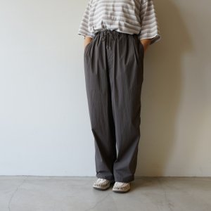 画像: STILL BY HAND - Nylon easy wide pants / Charcoal Brown