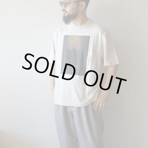 画像: STILL BY HAND - Graphic T-shirt / Oatmeal