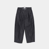 画像: STILL BY HAND - Deep tuck wide denim pants / Navy