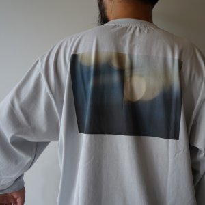 画像: STILL BY HAND - Printed long sleeve / Light Grey