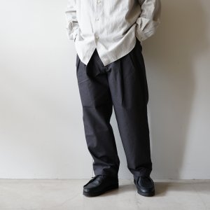 画像: STILL BY HAND - Deep tuck pressed pants / Charcoal