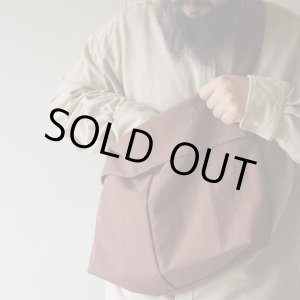 画像: 【unisex】STILL BY HAND - Padded crossbody bag / Marron
