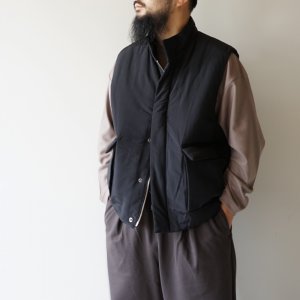画像: STILL BY HAND - Stand collar padded vest / Black