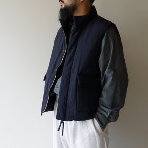 画像: STILL BY HAND - Stand collar padded vest / Dark Navy
