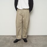 画像: STILL BY HAND - Deep tuck faded denim pants / Beige