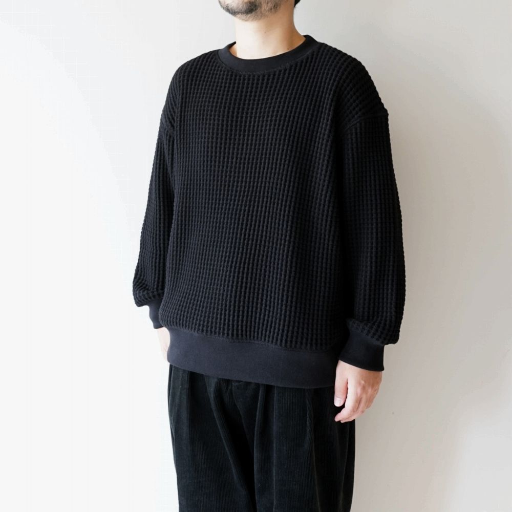 model 175cm 75kg / size L 着用