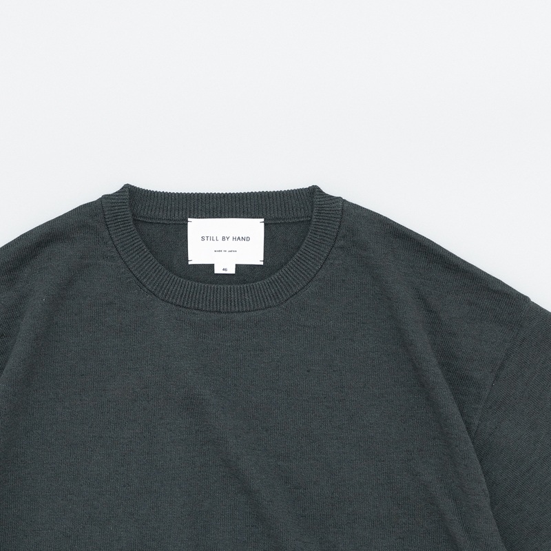 STILL BY HAND - Knitted t-shirt [KN01252] / Green charcoal